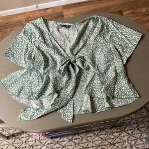 Flowing tie waist top